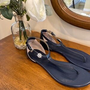 Navy blue sandals compliments any outf
